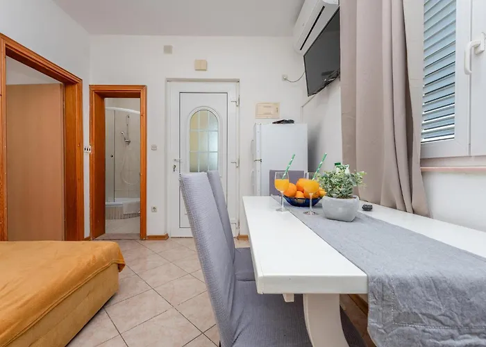 Apartamento Beautiful In Pakoštane
