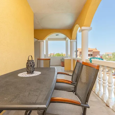 Appartamento Beautiful In *