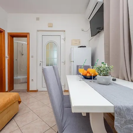 Apartamento Stunning In With Wifi Pakoštane